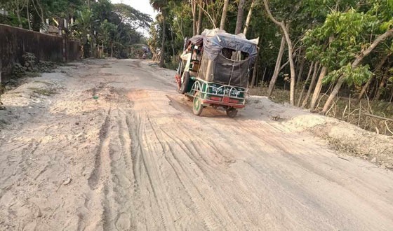 এলজিইডি’র অবহেলায় সড়কের কাজে ধীরগতি, চরম ভোগান্তিতে জনগণ