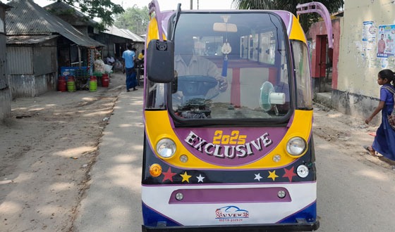 নন্দীগ্রামের সড়কে তেল ছাড়াই চলছে মিনিবাস