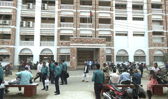 বরিশালে তীব্র হচ্ছে মামলা জট