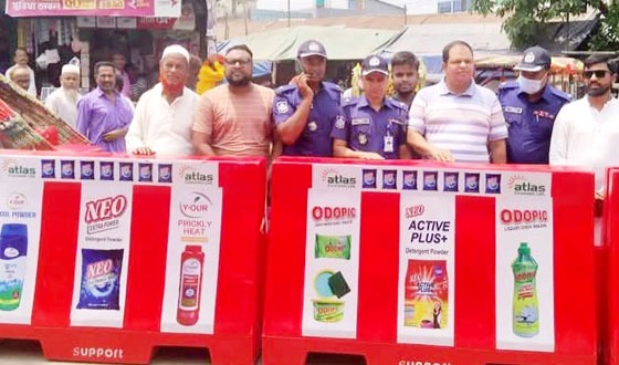 সৈয়দপুর ট্রাফিক বিভাগের কাছে রোড ডিভাইডার প্রদান