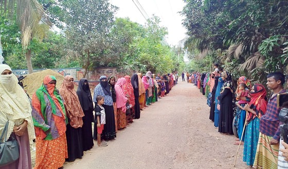 প্রতিপক্ষকে ফাঁসাতে পরিকল্পিত হত্যাকান্ড, প্রতিবাদে মানববন্ধন