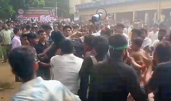 বগুড়ায় সারজিসের উপস্থিতিতে এনসিপির সমাবেশে মারামারি