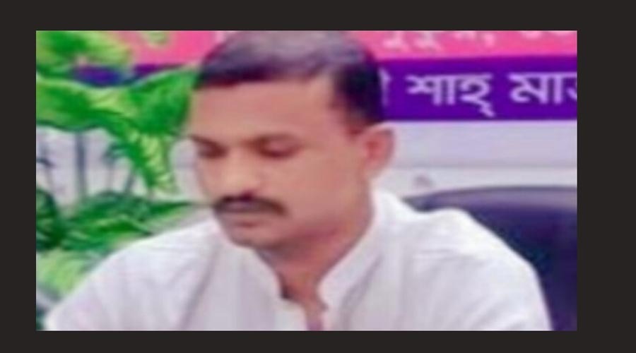 পুলিশের থেকে ছিনিয়ে নিয়ে যুবককে কুপিয়ে হত্যা