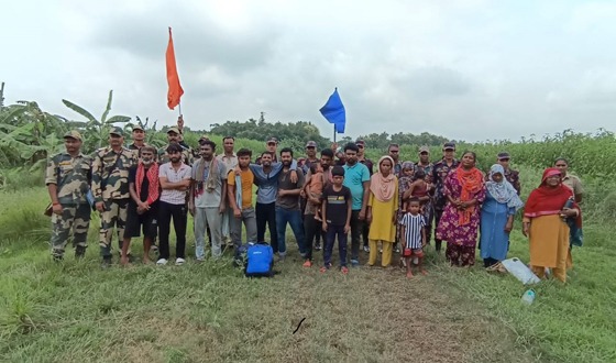 মুজিবনগর সীমান্তে দিয়ে ১৭ বাংলাদেশীকে হস্তান্তর করল বিএসএফ