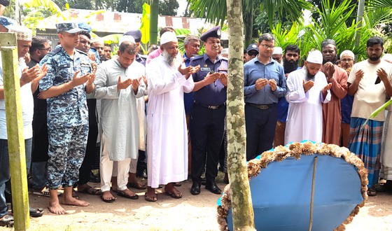 বিমান দুর্ঘটনায় নিহত ফাতেমার কবরে বিমান বাহিনীর শ্রদ্ধাঞ্জলি