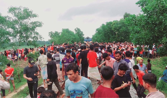 রামুতে ট্রেনের সাথে সিএনজি অটোরিক্সার সংঘর্ষে নিহত ৫