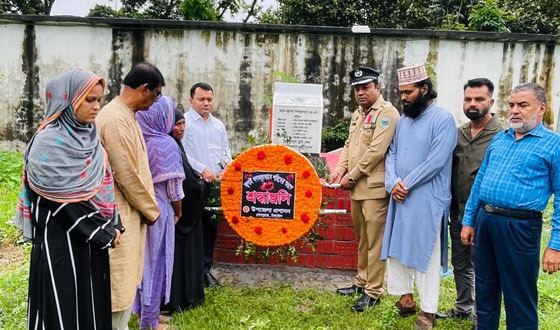 দেলদুয়ারে শহীদ আশরাফুল্লাহ্’র সমাধীতে শ্রদ্ধা