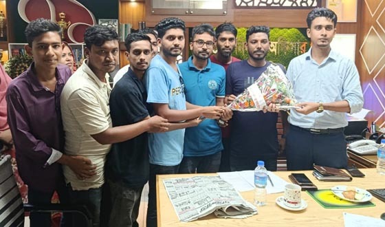 দেবহাটার নবাগত ইউএনওকে ছাত্রদলের ফুলেল শুভেচ্ছা