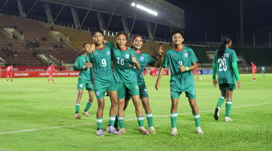 এক লাফে ২৪ ধাপ এগোলো নারী ফুটবল দল