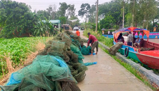 চলনবিলে ছয় লাখ টাকার চায়না জাল জব্দ