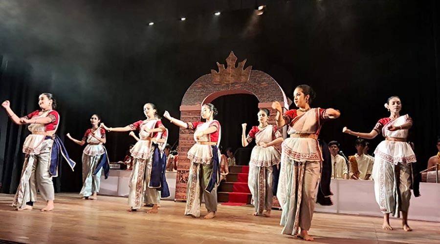 ফুলকিতে রবি ঠাকুরের ‘তাসের দেশ