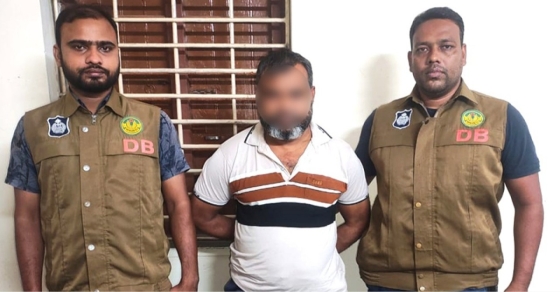 রাজশাহী নগরীতে ফেনসিডিলসহ মাদক ব্যবসায়ী গ্রেপ্তার