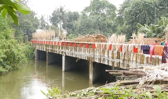 শৈলকুপায় তিন কোটি টাকার ব্রিজ এখন পাট শুকানোর স্থান