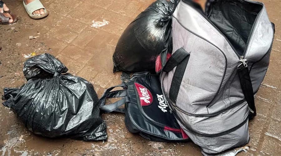 টঙ্গীতে ট্রাভেল ব্যাগে খণ্ডিত লাশ: মাথা উদ্ধার, গ্রেপ্তার দুই