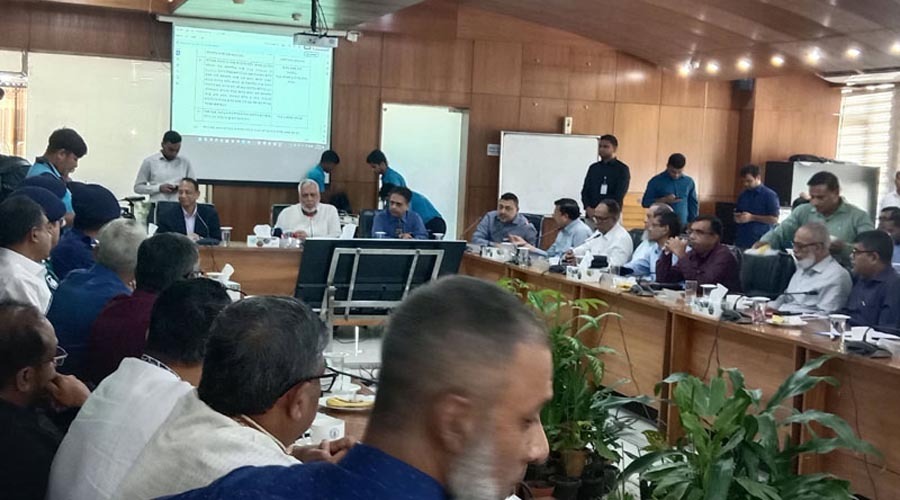 সড়ক উপদেষ্টার আশ্বাসে পরিবহন ধর্মঘট প্রত্যাহার