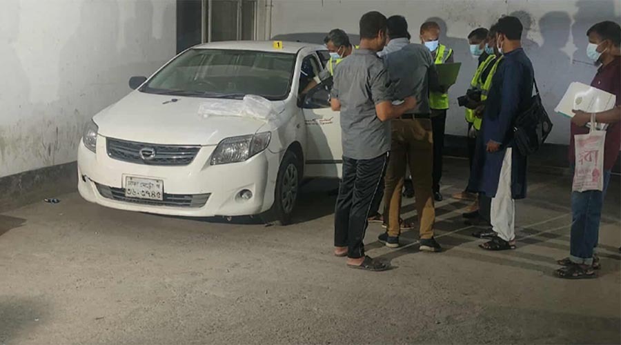 রাজধানীর হাসপাতালে পার্কিংয়ে প্রাইভেটকার থেকে দুই মরদেহ উদ্ধার