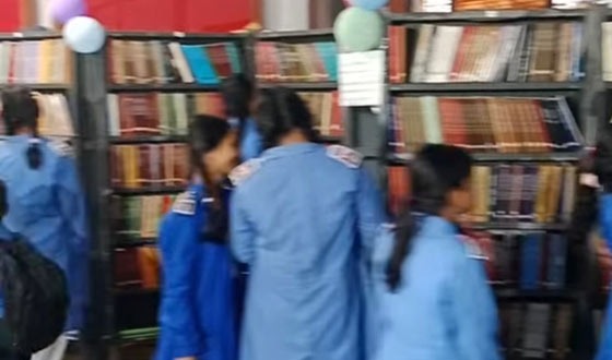 সৈয়দপুর লায়ন্স স্কুল এন্ড কলেজে চলছে ভ্রাম্যমাণ বই মেলা