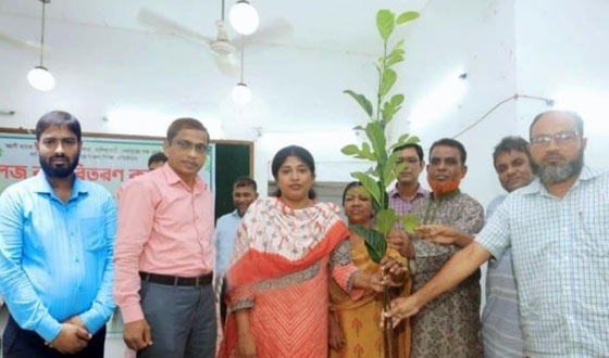 নালিতাবাড়ীতে দেড় শতাধিক বিদ্যালয়ে বৃক্ষরোপণের চারা বিতরণ