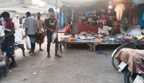 তানোর পৌরসভায় টোল আদায়ের নামে ইজারাদারের বেপরোয়া চাঁদাবাজি