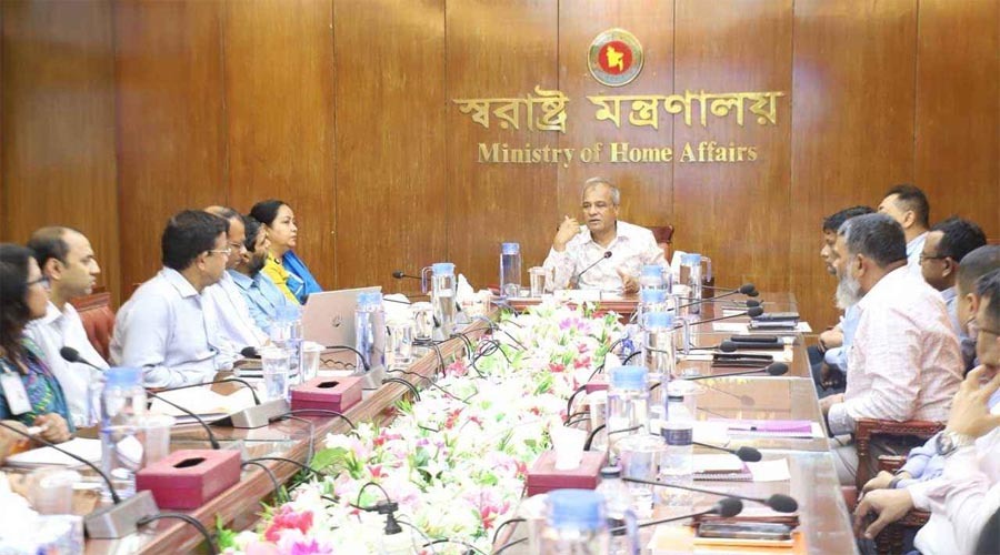 ‘প্রজাতন্ত্রের কর্মচারীরা কোনো রাজনৈতিক দলের লেজুড়বৃত্তি করতে পারবেন না’