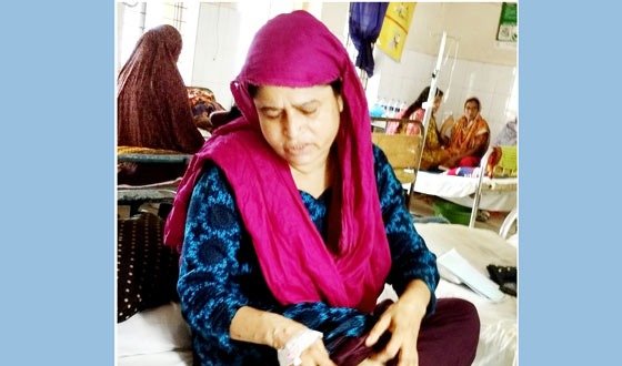 চরভদ্রাসনে গৃহবধুকে পিটিয়ে জখম ও শ্লীলতাহানী, গ্রেফতার ১