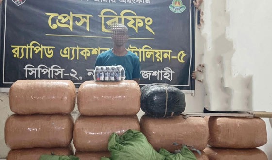 মান্দায় বিপুল পরিমাণ গাঁজা-ফেনসিডিলসহ গ্রেপ্তার ১