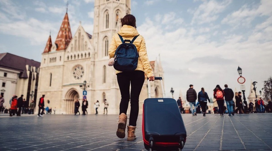 উন্নত জীবনের নিশ্চয়তায় বাড়ছে বিদেশগামী শিক্ষার্থীর সংখ্যা