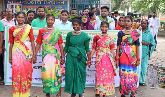 সিংড়ায় আদিবাসী শিক্ষার্থীদের নিয়ে আলোচনা