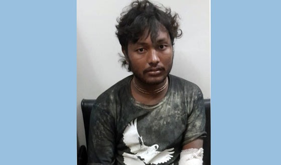 বিরলে এক বাংলাদেশীকে হস্তান্তর করছে বিএসএফ