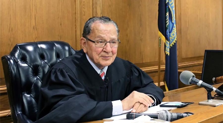 পৃথিবীর সবচেয়ে দয়ালু বিচারক ফ্রাঙ্ক ক্যাপ্রিও আর নেই