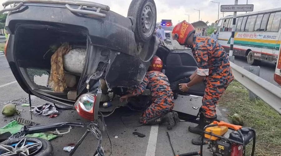 ঢাকা–মাওয়া এক্সপ্রেসওয়েতে প্রাইভেট কার উল্টে নিহত ৩