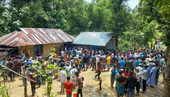 খাগড়াছড়ির রামগড়ে মা-মেয়েকে গলা কেটে হত্যা