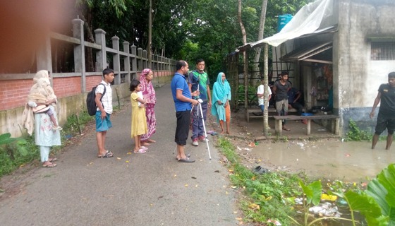 দিঘলিয়ায় কয়েকদিনের ঘন বৃষ্টিতে লোকালয়ে জলাবদ্ধতা সৃষ্টি