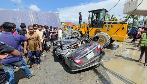 কুমিল্লায় সিমেন্টবাহী লরির চাপায় প্রাইভেট কারের ৪ যাত্রী নিহত