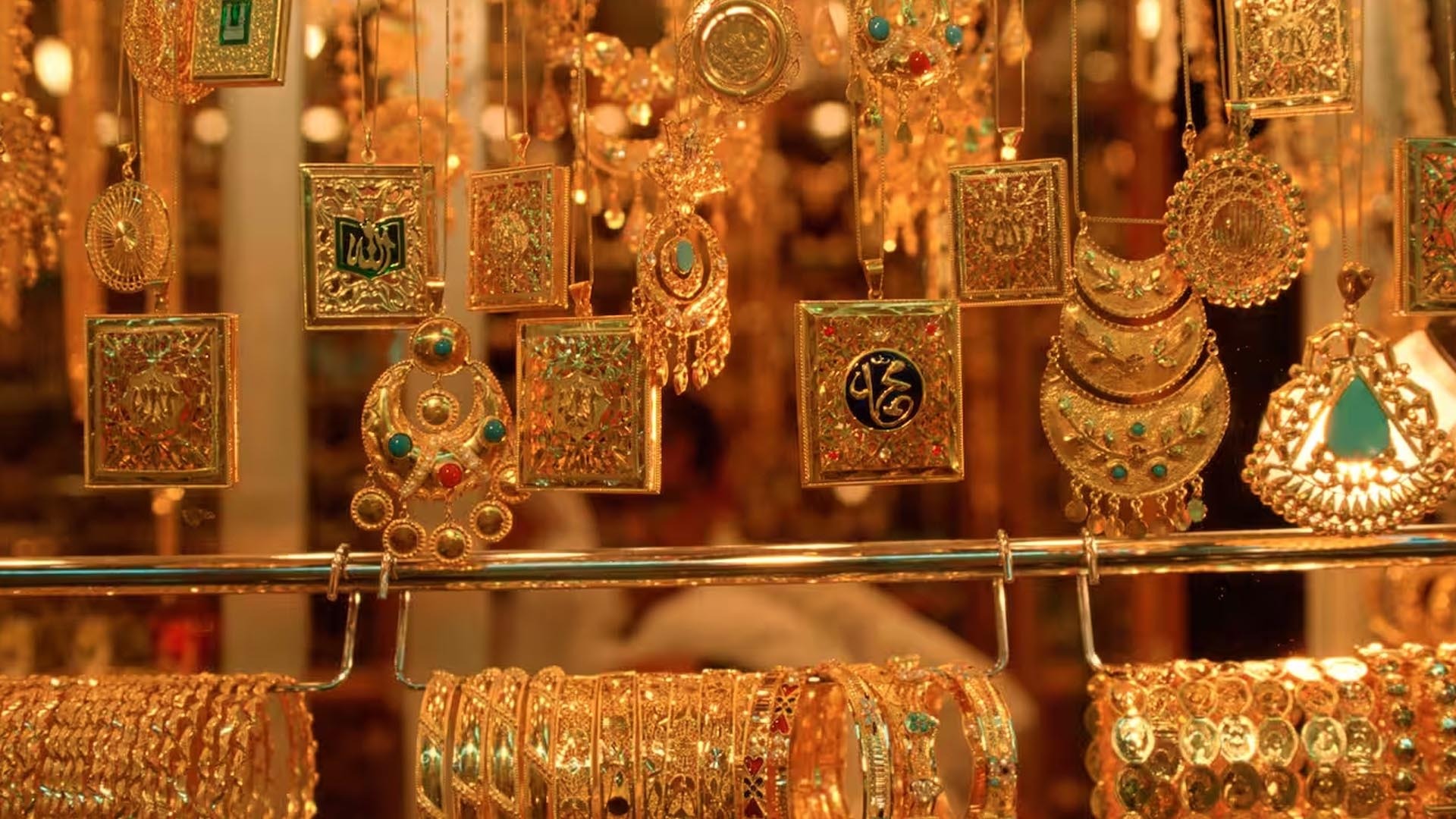 আজ থেকে দেশে স্বর্ণের নতুন দাম কার্যকর