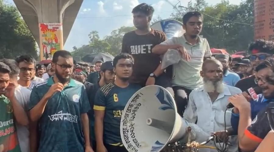 যমুনা অভিমুখে বুয়েট শিক্ষার্থীদের লং মার্চ, পুলিশের বাধা ও সংঘর্ষ