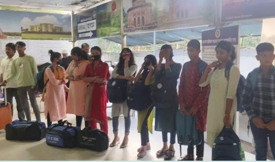 ভারতে ২বছর কারাভোগ শেষে দেশে ফিরল পাচার হওয়া ১৭ কিশোর-কিশোরী