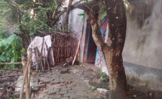 তানোরে বাড়ি ও জমি বিক্রির নামে মা-ছেলের প্রতারণা, আদালতে মামলা