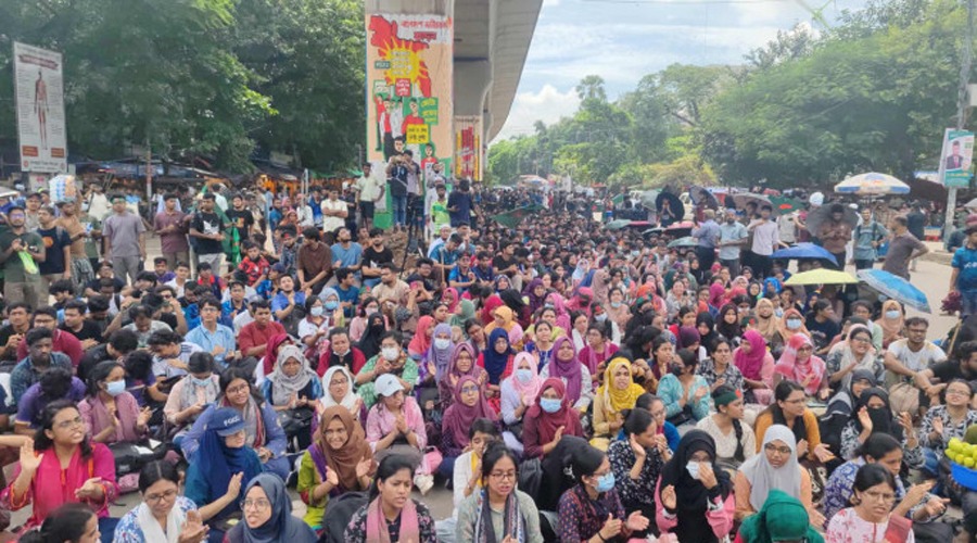 তিন দফা দাবিতে আজও শাহবাগ অবরোধ, যানজটে চরম ভোগান্তি