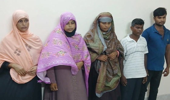 সাঁথিয়ায় মাকে মারধরের ঘটনায় ছেলে ও পুত্রবধুসহ  আটক ৫