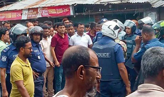 সাদুল্যাপুরে বিএনপির দুই গ্রুপে সংঘর্ষ, দলীয় কার্যালয় ভাঙচুর