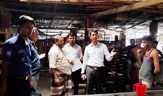 অভয়নগরের দুই বেকারিকে জরিমানা