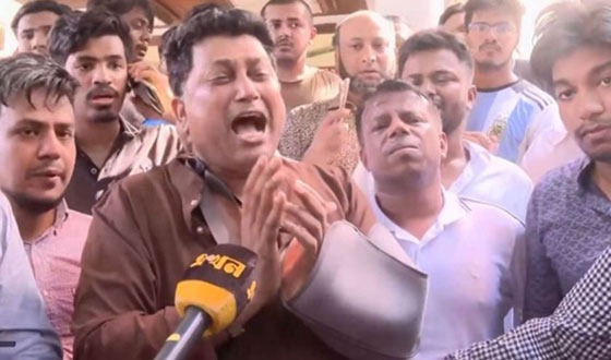 প্রশাসনের সহায়তা না পেয়ে কাঁদলেন চবির সহ-উপাচার্য