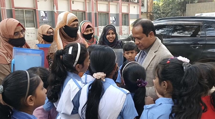 শিক্ষকদের কর্মবিরতিতে পরীক্ষা বিঘ্ন, দেড় ঘণ্টা বিলম্বে শুরু পরীক্ষা