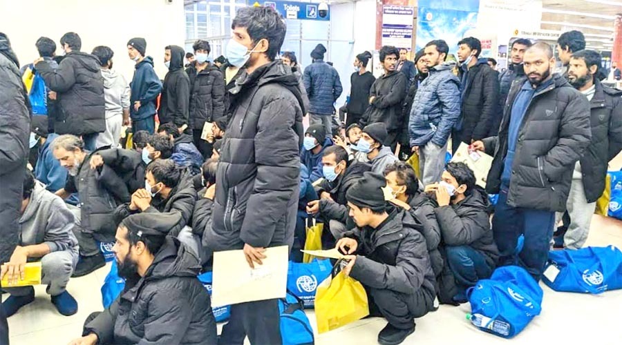 লি‌বিয়া থেকে ফিরলেন ১৭৩ বাংলাদেশি