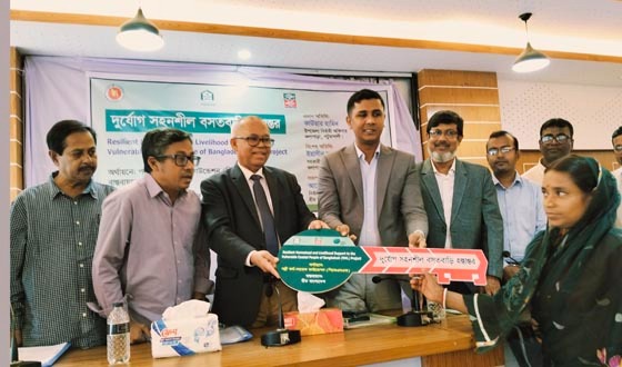 কলাপাড়ায় ১০৯ পরিবার পেলো দুর্যোগ সহনশীল বসতঘর