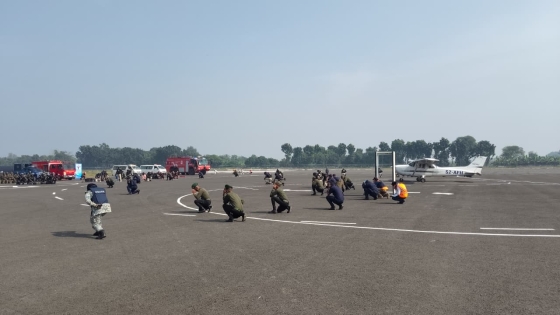 রাজশাহীর শাহ মখদুম বিমানবন্দরে ঝুঁকি মোকাবেলায় নিরাপত্তা মহড়া