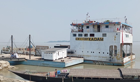 চিলমারী ফেরিঘাটে অচলাবস্থা, দুই বছরে চলেছে ৪০৬দিন