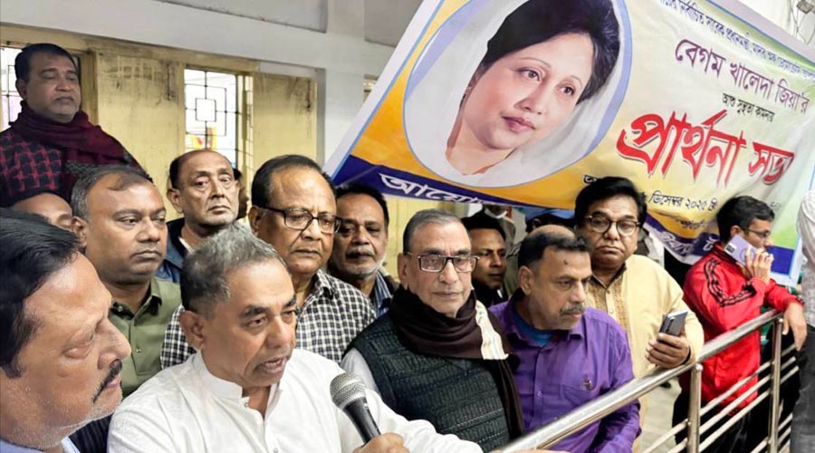 সাবেক প্রধানমন্ত্রী খালেদা জিয়ার সুস্থতা কামনায় টাঙ্গাইলে প্রার্থনা