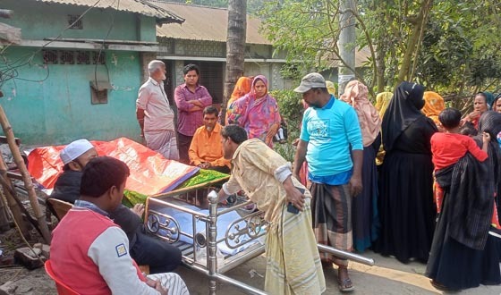 মসজিদে যাওয়ার পথে সড়কে ঝরলো শিক্ষার্থীর প্রাণ